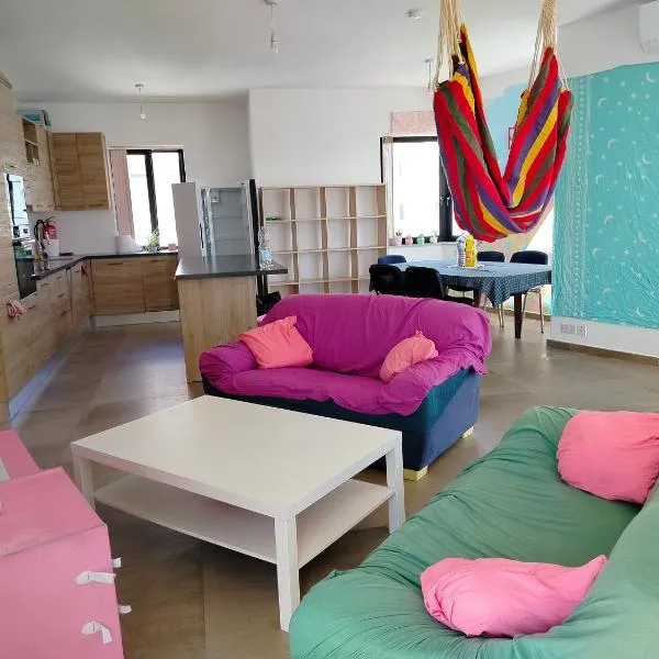 Pink Fairy Paradise Penthouse, 10mins from the beach, hotel in Mellieħa