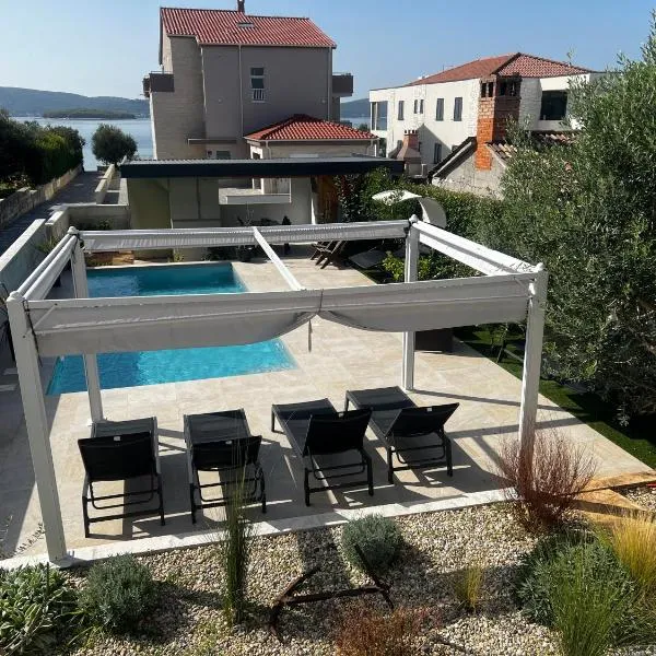 Apartment Lucie3、ビオグラード・ナ・モルのホテル