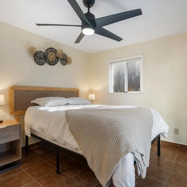 Downtown Cottage blocks from Petco Park, hotel v San Diegu