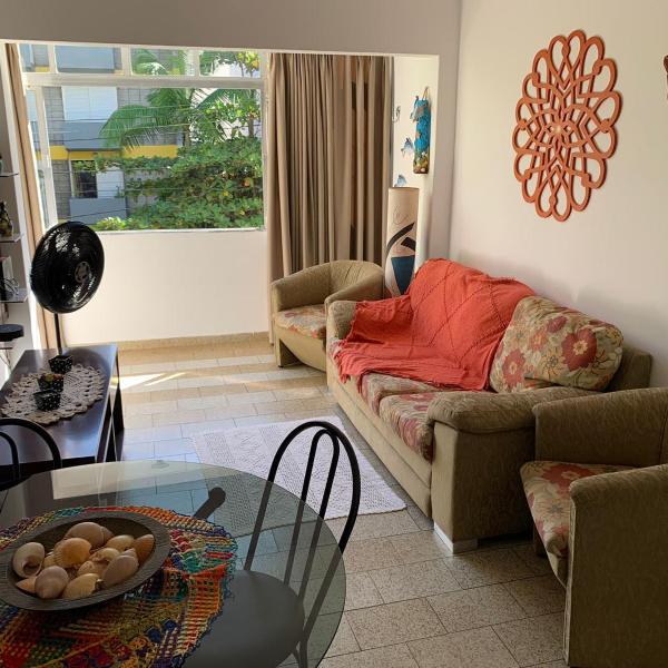 Apartamento Praia das Astúrias, 2 minutos de caminhada para praia, piscina, garagem demarcada, cama Queen