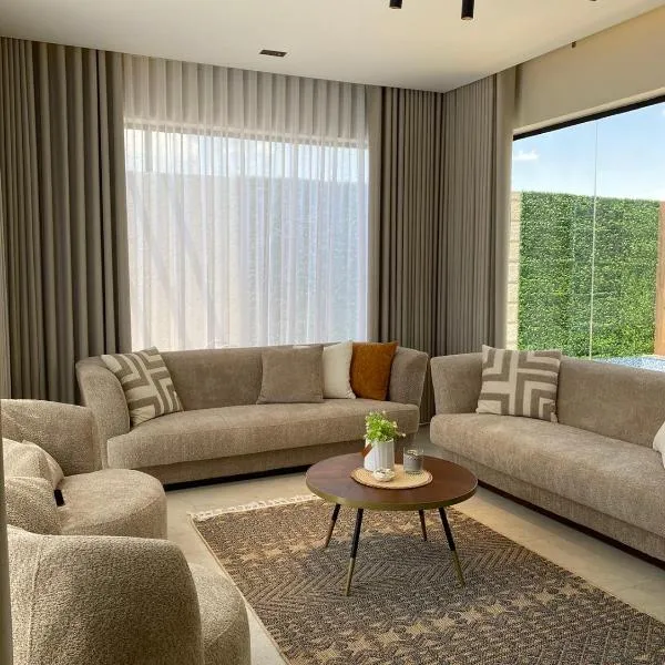 شاليهات نافارو, hotel Ghurābah városában