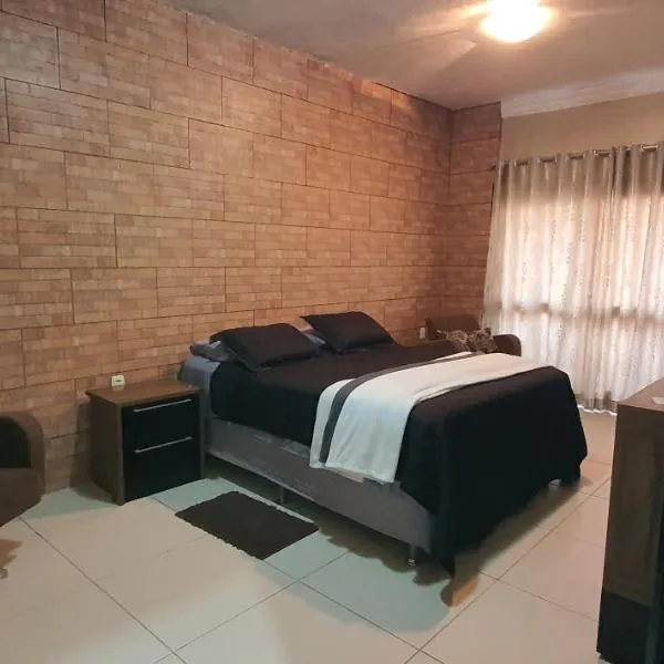 Casa-Ampla Porto Alegre-RS, hotel v destinaci Porto Alegre