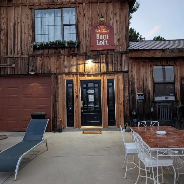 Rustic Rooms Barn Loft (Upstairs Studio Apartment) Near Kings Canyon & Sequoia National Parks, hotel v destinaci Squaw Valley