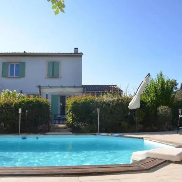 Le petit paradis au cœur du Luberon, hotelli kohteessa Saint-Saturnin-dʼApt
