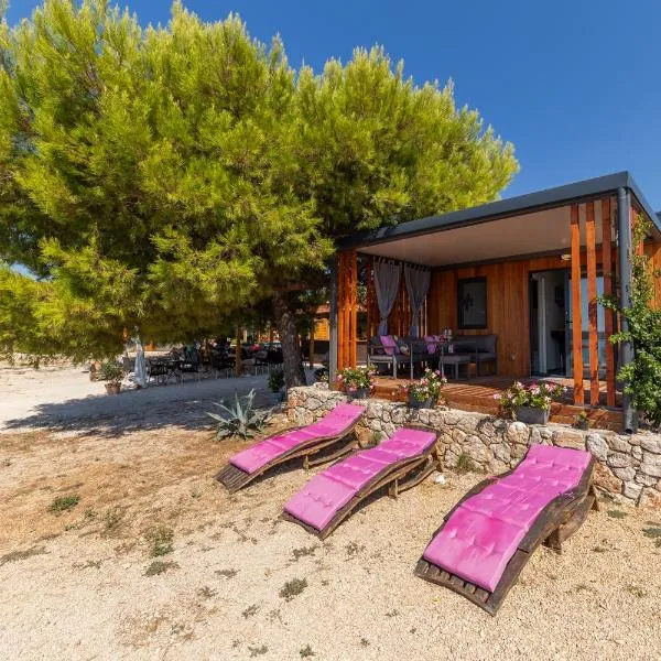 Paradisum sub sole, hotel in Tisno