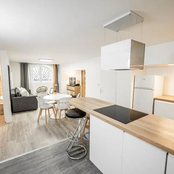 Bel appartement rénové - Place du Palais avec Parking, hotel in Bordeaux