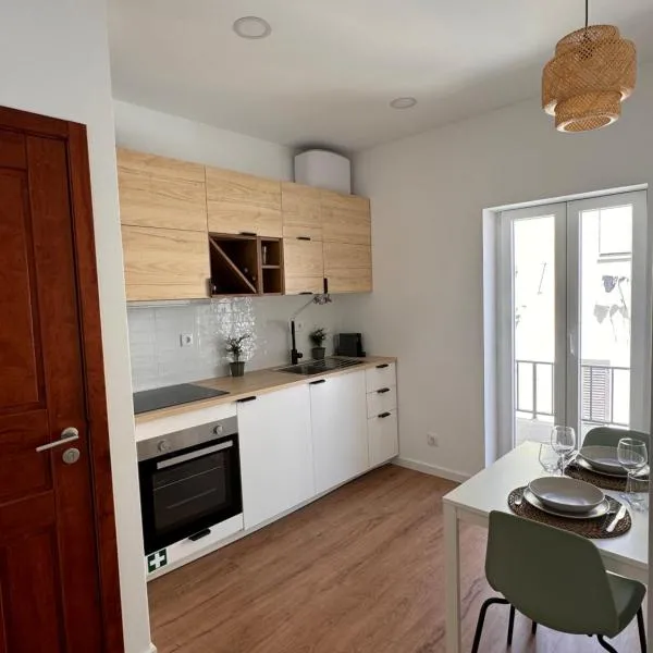 Salty Apartments, отель в Назаре