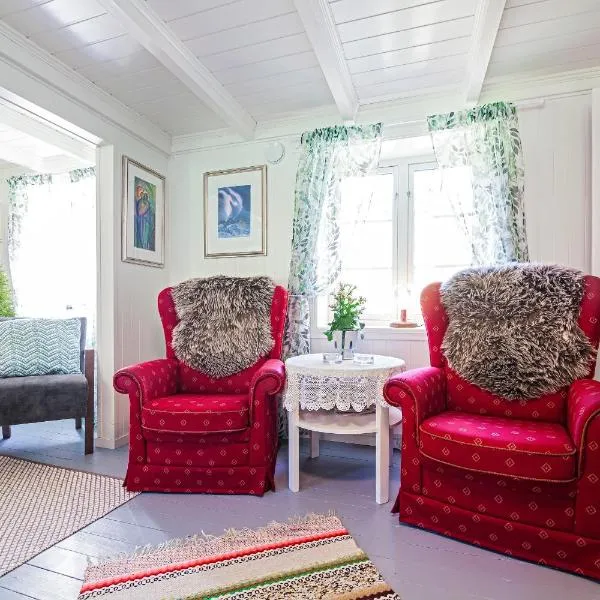 Arctic Waves Cottage, Haukland, hotel in Leknes