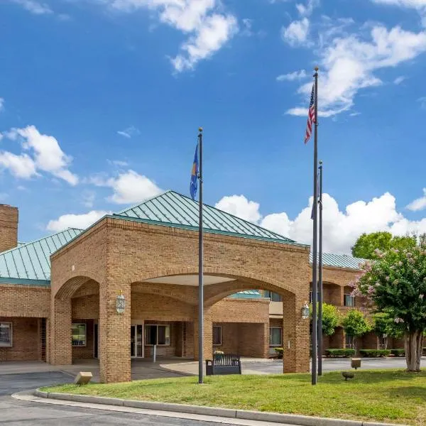 Comfort Suites Inn at Ridgewood Farm, hotel v destinaci Salem