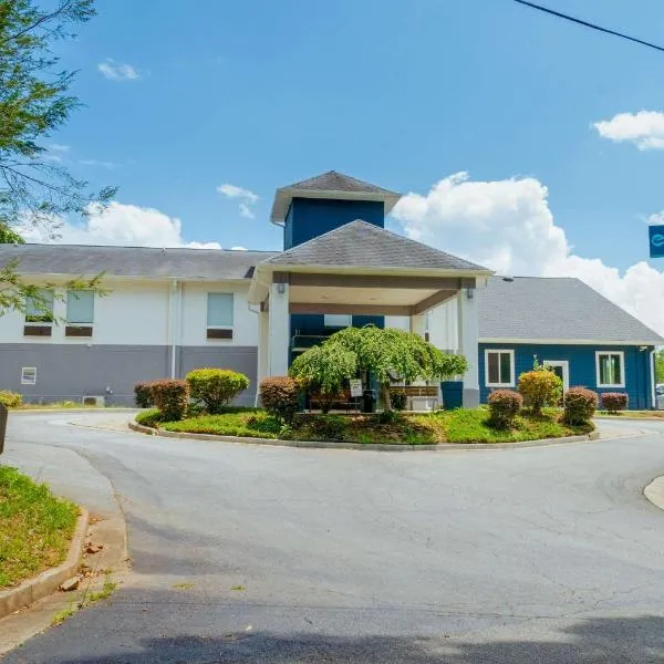 Clarion Pointe-Dillard near Blue Ridge Mountains, hotel v destinaci Dillard