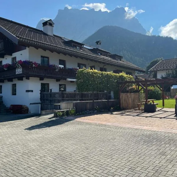 Haus Alpenblume, hotel v destinaci Ehrwald