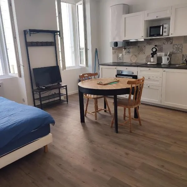 Studio RDC Gauche PMR – hotel w mieście Saujon