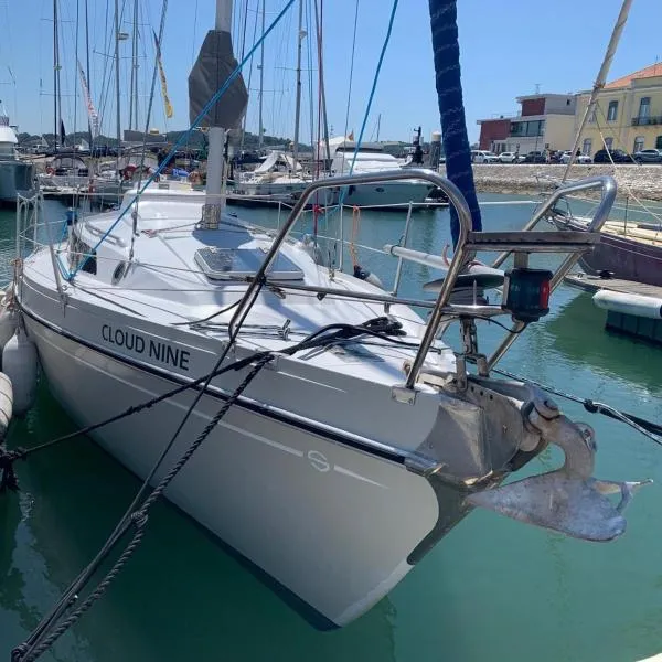 Vintage sailboat experience, hotel in Lisbon