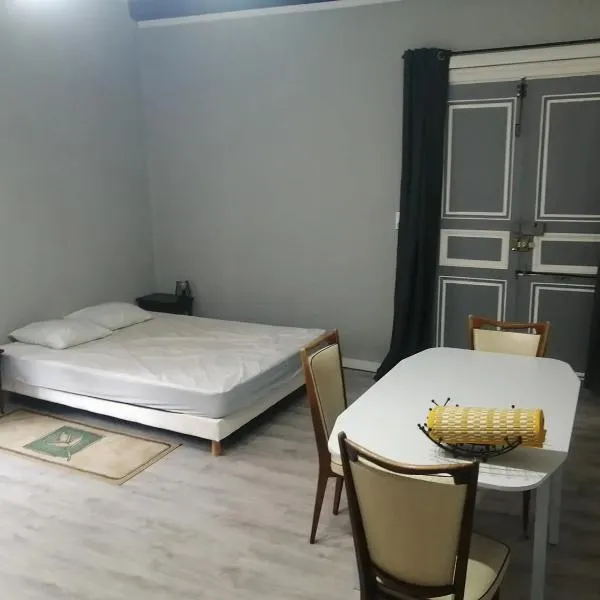 Gradina Bulgarana, hotel v destinaci Bourg-Argental