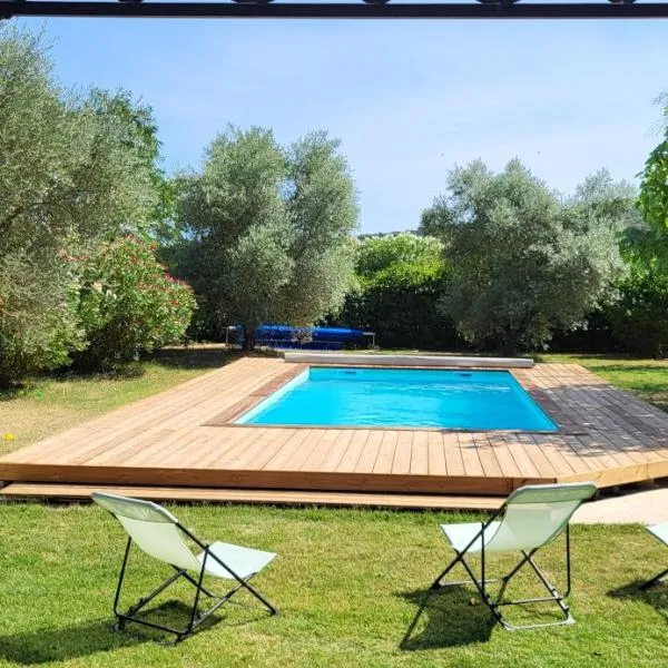 Maison de famille entre vigne et lavande, hotel in Verfeuil