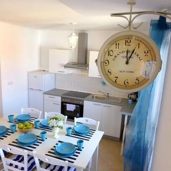 Apartmani Kvesic - Azzurro, hotell i Šilo