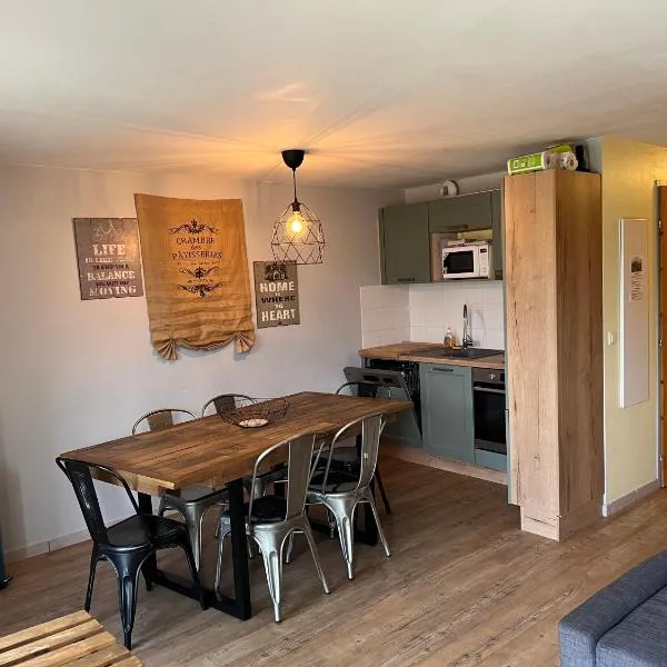 appartement au pied des pistes، فندق في La Chal