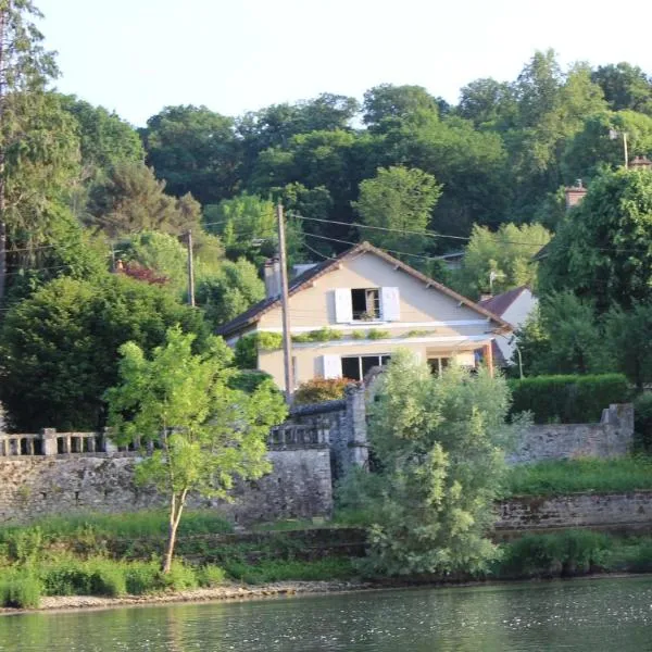 Un Balcon en Forêt, hotel v destinácii Thomery