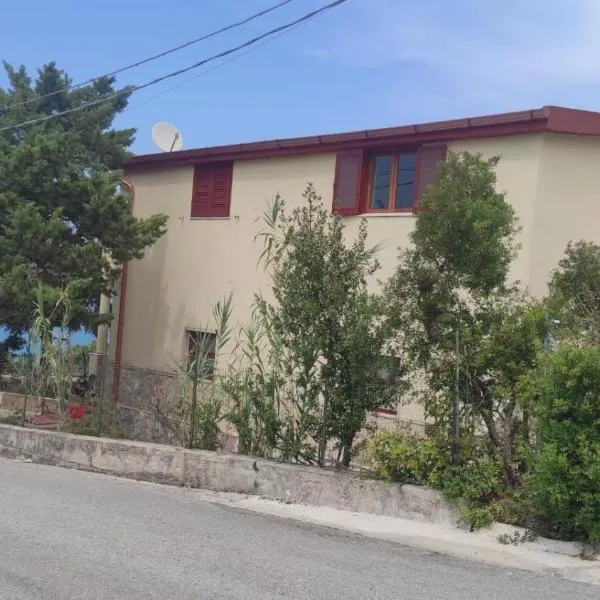 Villa Matassa 2 appartamenti vista mare in San Menaio, hotel v destinaci San Menaio