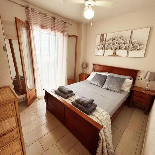 APARTAMENTOS ROSI - 5-10 Minute Walk To La Zenia Beach, Beach Bar, Cliff Walk, Shops, Paddys Point, Cabo Roig - Free fast Fibre Optic Broadband, hotel v destinaci Playas de Orihuela