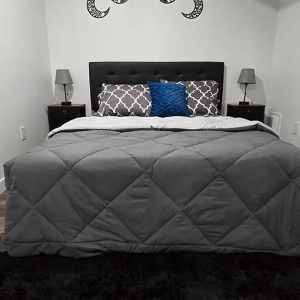 Cozy New 1 bed basement suite, hotel u gradu Edmonton