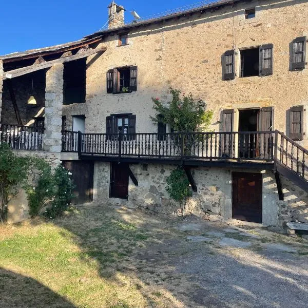 Mas Bena, hotel in Enveitg