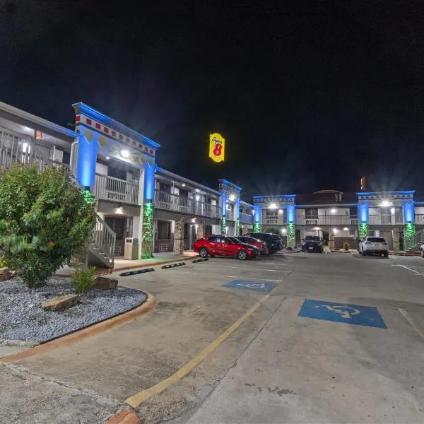 Super 8 by Wyndham McAllen-Downtown-Airport-LA Plaza Mall, hotel v destinaci McAllen