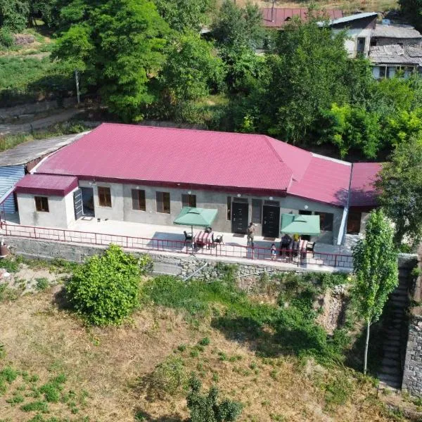 Kochants Guesthouse, hotel in Tatʼev