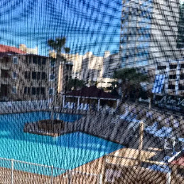 Cherry Grove condo just steps from the ocean, hotel di Myrtle Beach