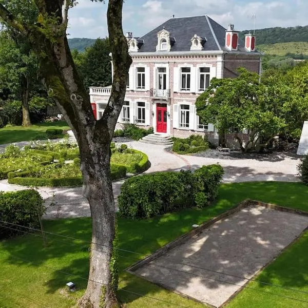 Manoir aux roses, gîte 15 personnes avec Spa, hotel en Bonningues-lès-Ardres