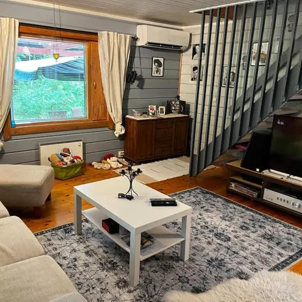 Mökkituulos, beds for 4 One big bedroom, two beds separated with a big wardrobe, hotel a Kirri