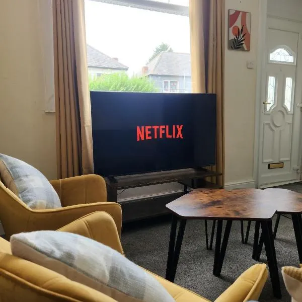 Doncaster Serviced Accommodation - Apartments - 3 Bed House-Close To A1 & M18 - Contractors - Business Travellers - Families, hotel a Doncaster