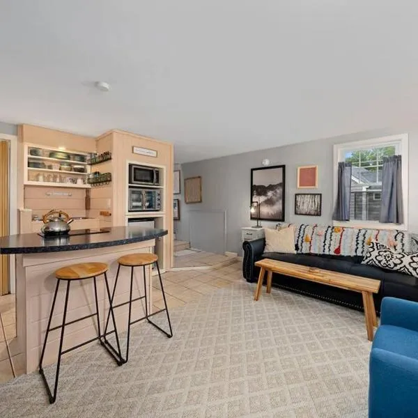 Charming Woodstock Skylight Retreat-10 Min to Loon, hotel in Woodstock