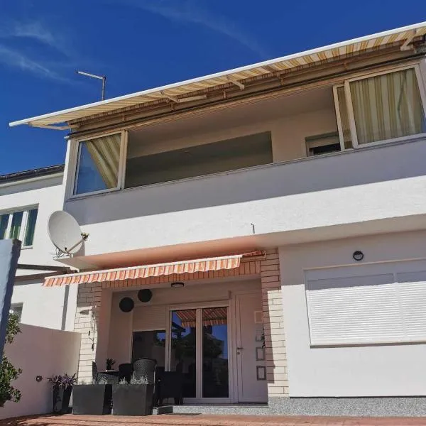 Guesthouse NADIA, hotel in Senj