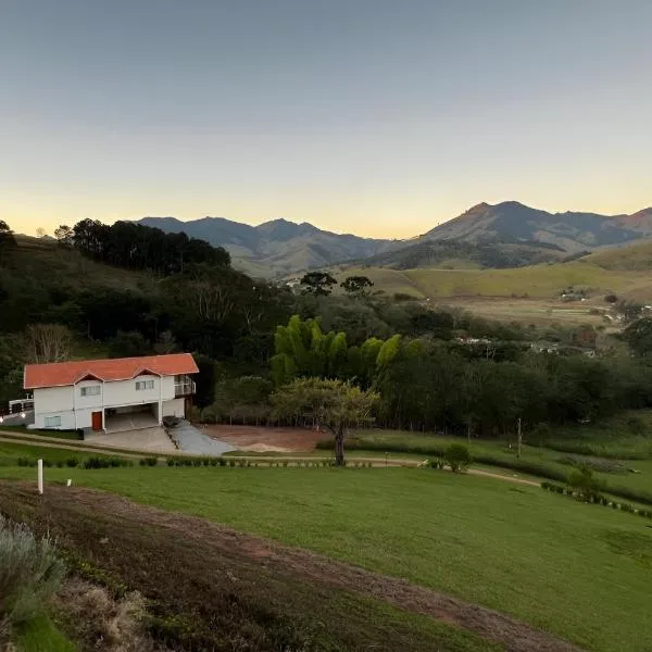 Casa com Conforto, Tranquilidade em Meio à Natureza, hotel in Gonçalves