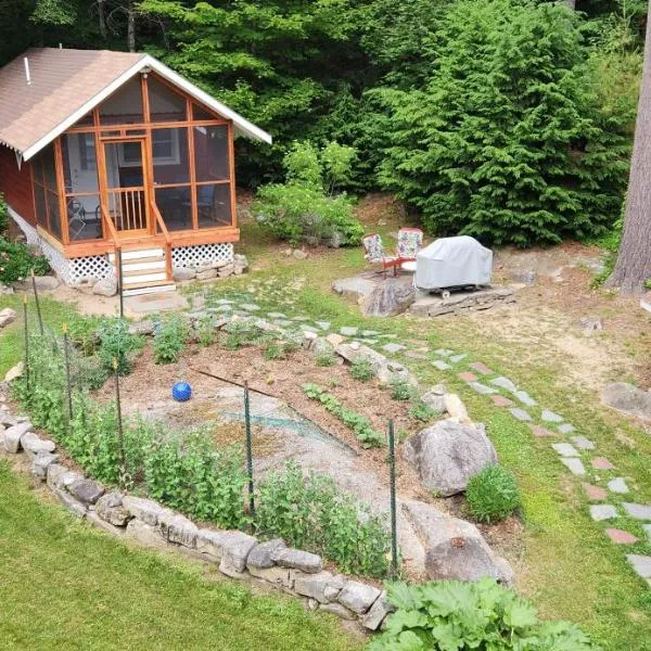 Sebago Lake Cottage on Raymond Cape, hôtel à Raymond