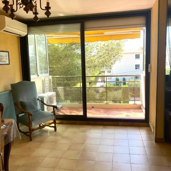 Appart fréjussien en bord de mer, hotel en Fréjus