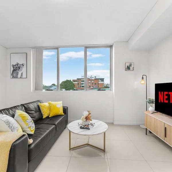 Sunshine home in Canterbury near to Campsie, hotel in Sydney