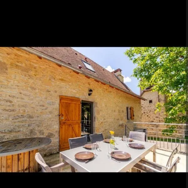 Maison quercynoise du 17eme siècle, hotel i Boussac