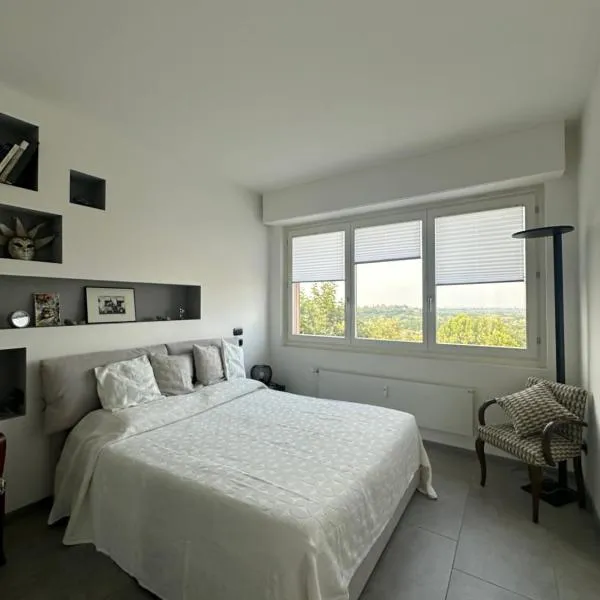 Modern flat with a stunning view in Cuneo center, hotel in Cuneo