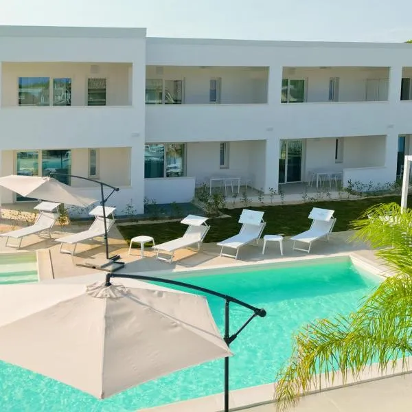 SUNSHINE LUXURY APARTMENTS - Private Pool and Beach - Policoro Lido, hotel v destinaci Policoro
