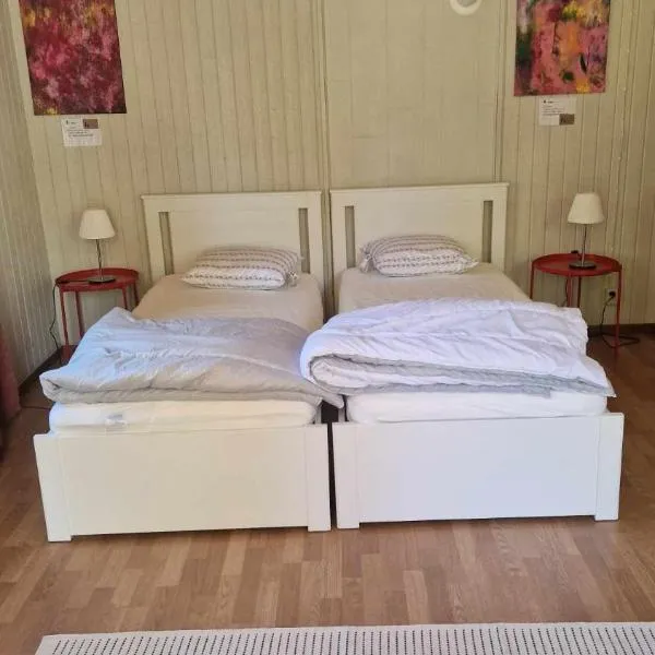 Charlottsborgs Camping och Vandrarhem, hotel v destinaci Kristianstad