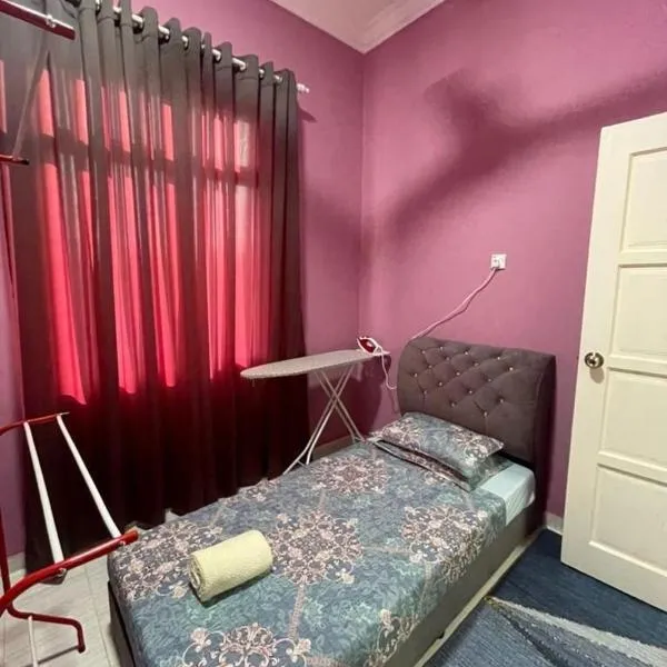 Zh Homestay Besut, hotel v destinaci Kampung Raja