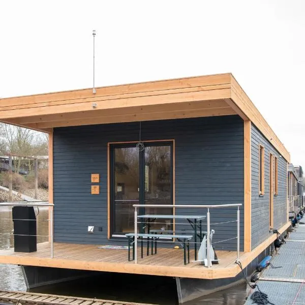 Komfort-Hausboot DIVA mit Kamin, hotel v Hamburku
