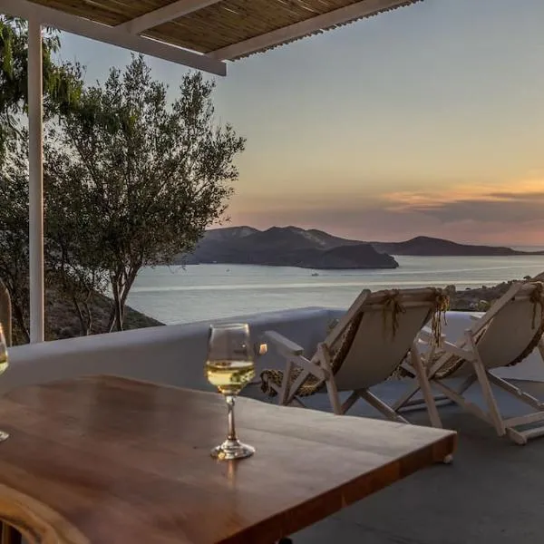 Milos Trypiti sunset delux studio, hotel en Tripití