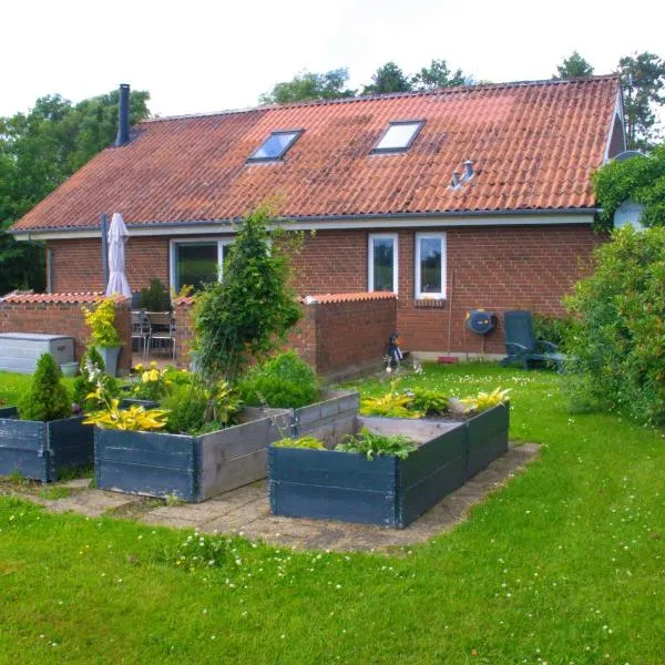 Dejligt og stort hus, hotel v destinaci Roslev