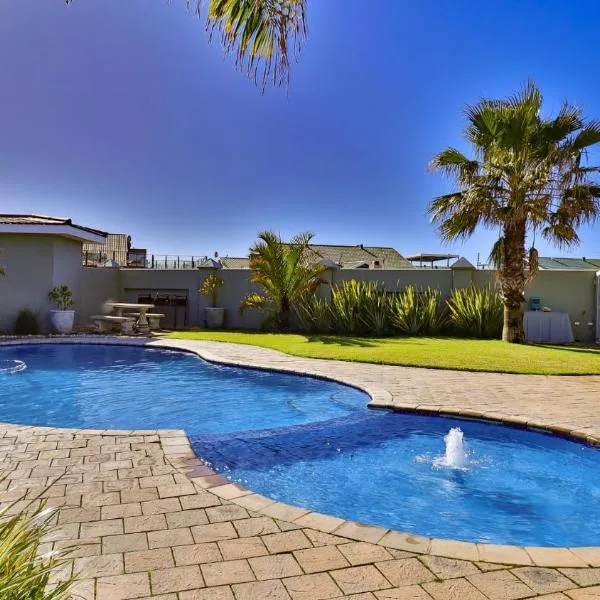 Trio Towers Beach View Apartment, hotel in Mossel Bay