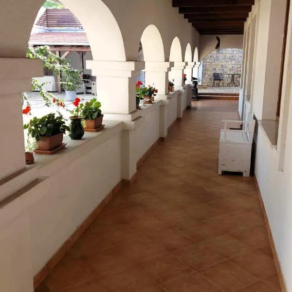 Fehér Galamb Vendégház, hotel v destinácii Tolmacs