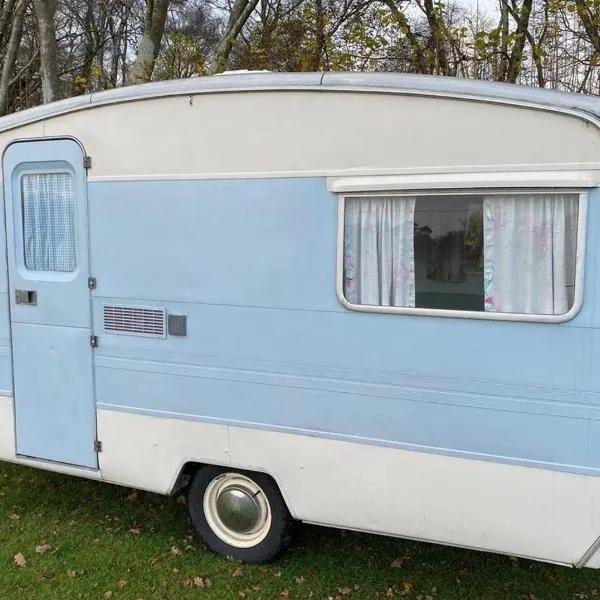 Original vintage spirit alpine Caravan Anglesey, hotel in Llanfaethlu
