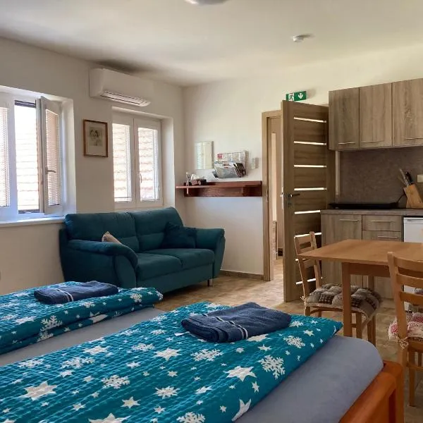 Apartmány s klimatizací - Penzion U Kudláčků Pouzdřany, hotel v destinaci Pouzdřany